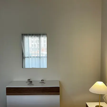 Rebeka's Apartment-myslym Shyri  *